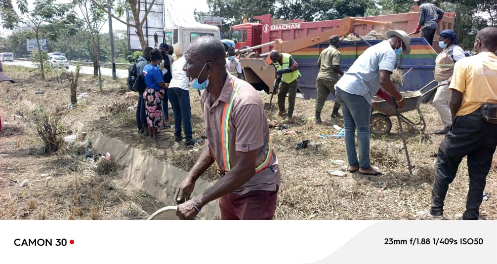 THE MUNICIPAL CHIEF EXECUTIVE OF GA SOUTH, HON. MOSES KABU KUBI OCANSEY, LEADS CLEAN-UP EXERCISE AT TOLL BOOTH, TUBA JUNCTION